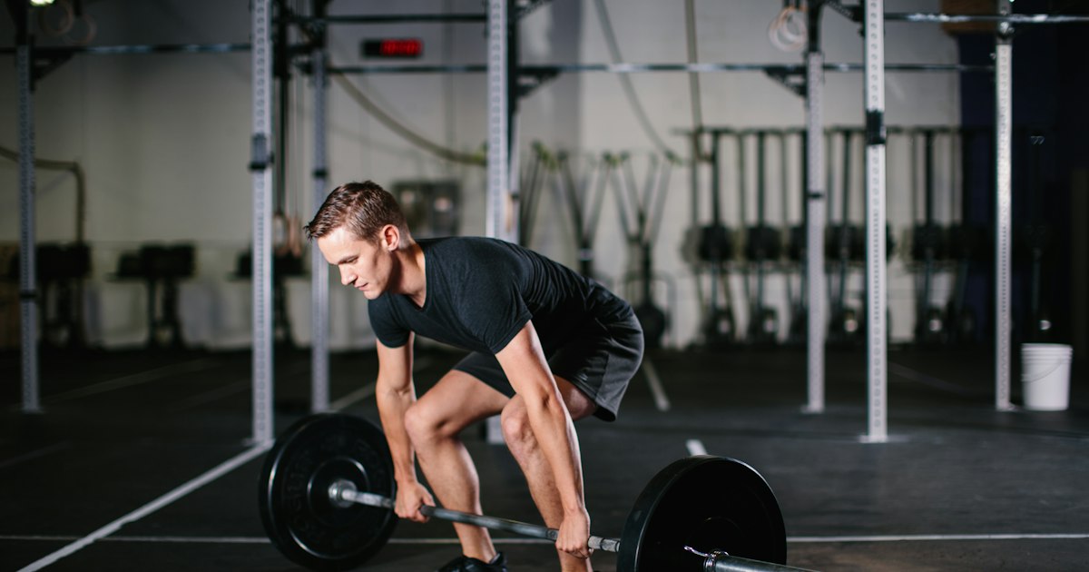 Deadlift technique: back safety
